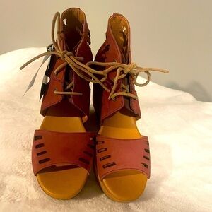 NWT women’s wedge sandals size 9.5 burgundy and brown